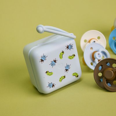 Контейнер для пустушок BIBS Studio Pacifier Box Caterpillar Beetle Mix – Baby Blue - Зображення 3